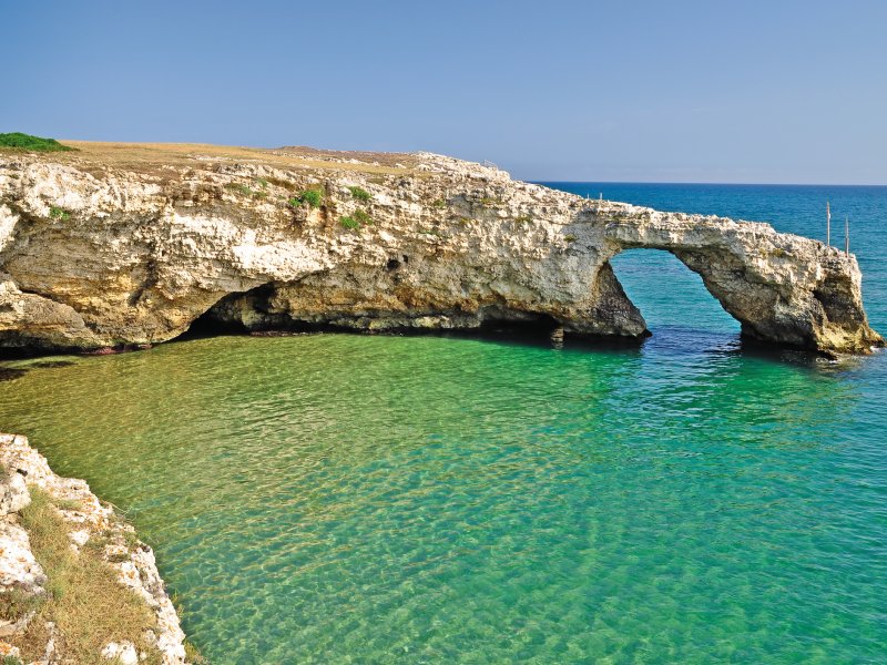 Küstenstreifen im Gargano Nationalpark nahe Sfinale ROBERTO ZILLI-shutterstock.com/2013