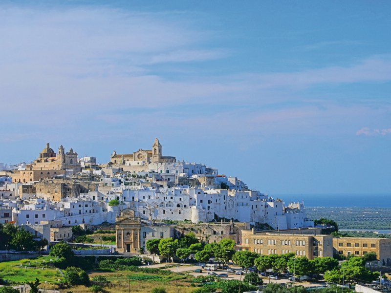 Blick auf Ostuni LianeM - stock.adobe.com