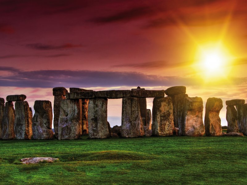 Stonehenge im Sonnenuntergang Filip Fuxa - shutterstock.com - 2013