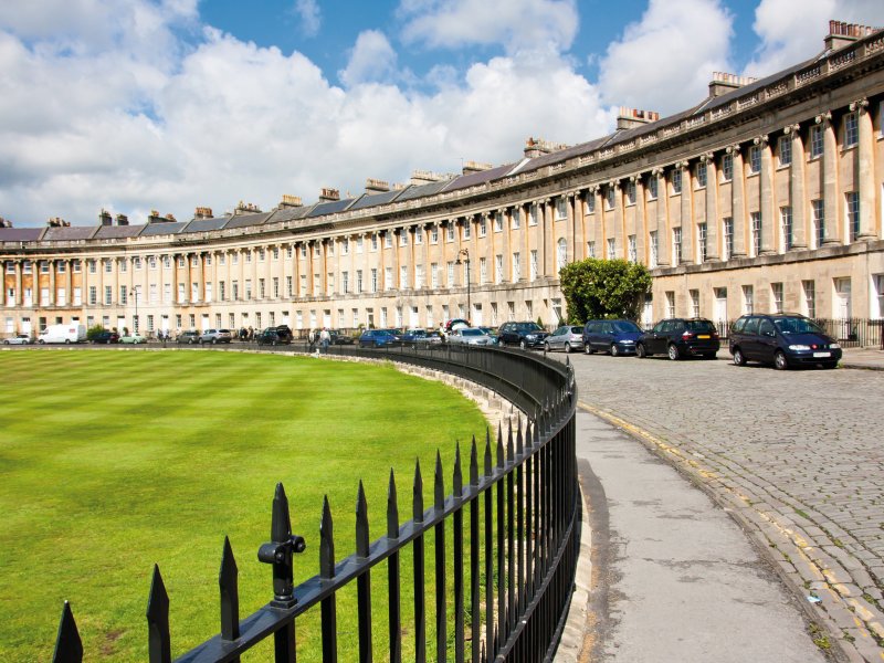 Royal Crescent - Königlicher Halbmond - in Bath Ian Woolcock - stock.adobe.com