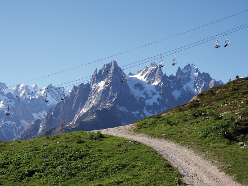 Seilbahn zum Aiguille du Midi benuch - stock.adobe.com