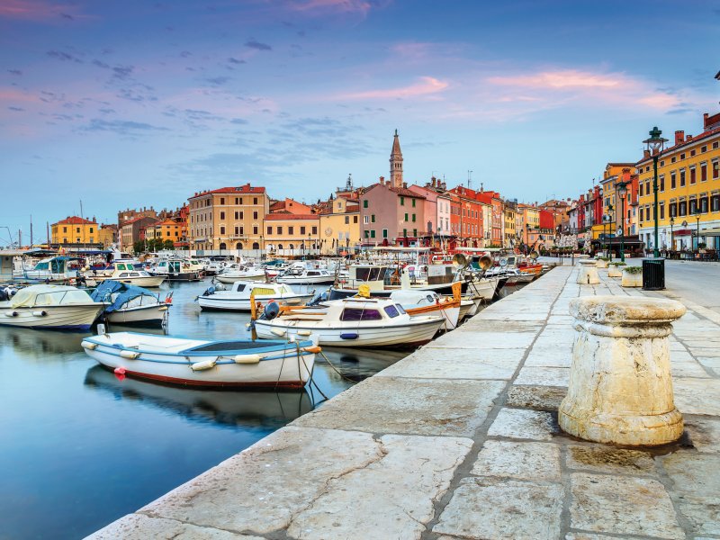 Abenddämmerung im wunderschönen Rovinj janoka82 - stock.adobe.com