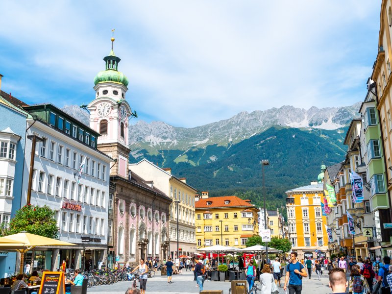in der Altstadt von Innsbruck topntp - stock.adobe.com