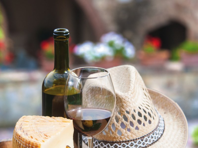 Käse und Wein Jarek Pawlak - stock.adobe.com