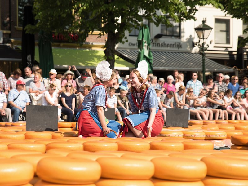 Kaasmarkt in Alkmar alkmaarprachtstad.nl