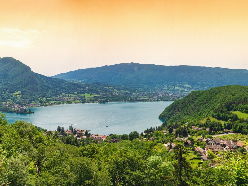 Blick auf den Lac d´Annecy Philipimage - stock.adobe.com