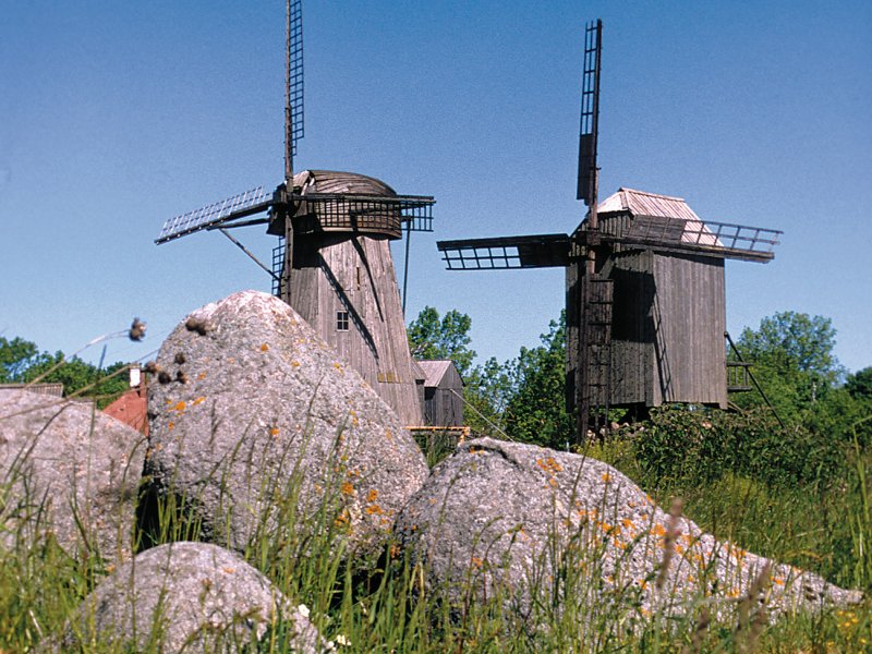 Windmühlen auf Saarema www.gobaltic.de